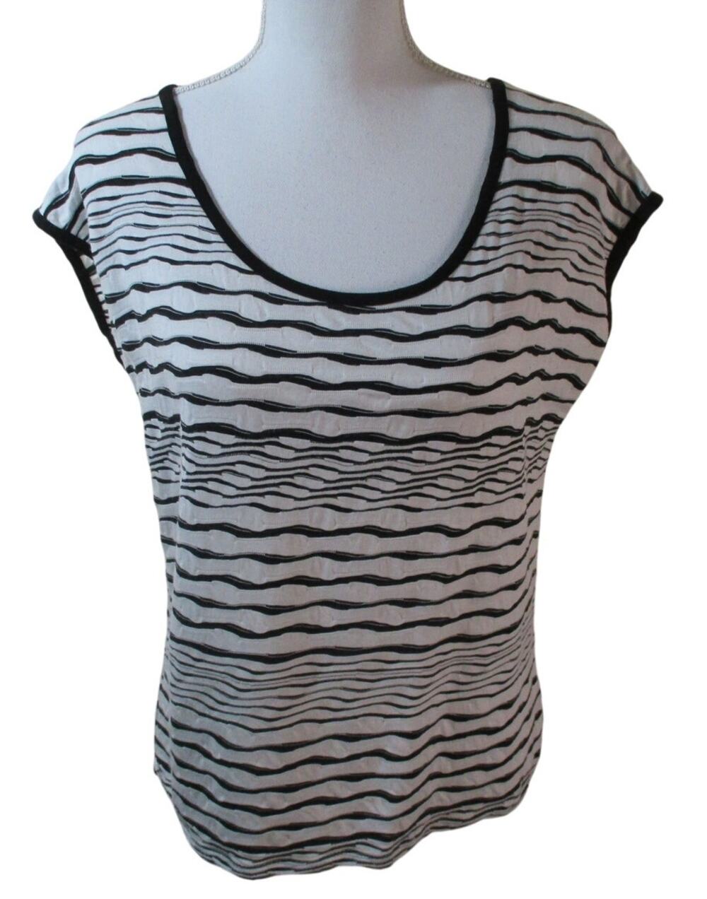 Liz Claiborne Women's Black & White Striped Sleeveless Stretch Shirt Size Small